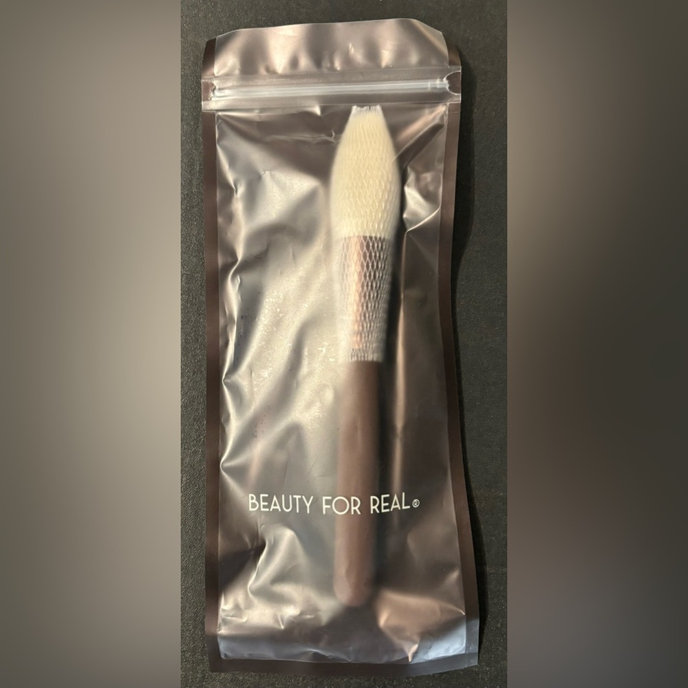 Beauty For Real Essential Pro Powder Brush - Picture 2 of 2